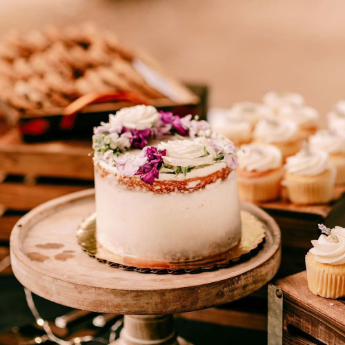 Heritage Bakery wedding cake with fresh flowers